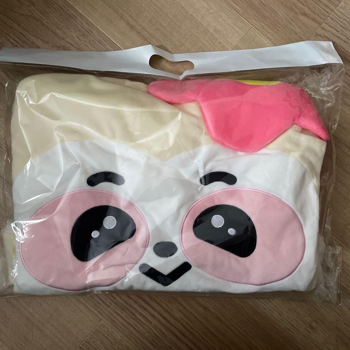 【NiziU】 ANO ブランケット ＋ ステッカー セット ｽﾃｯｶｰｾｯﾄ(20枚入り)・NiziU | Sony Music Shop・CD・DVD・ﾌﾞﾙｰﾚｲ